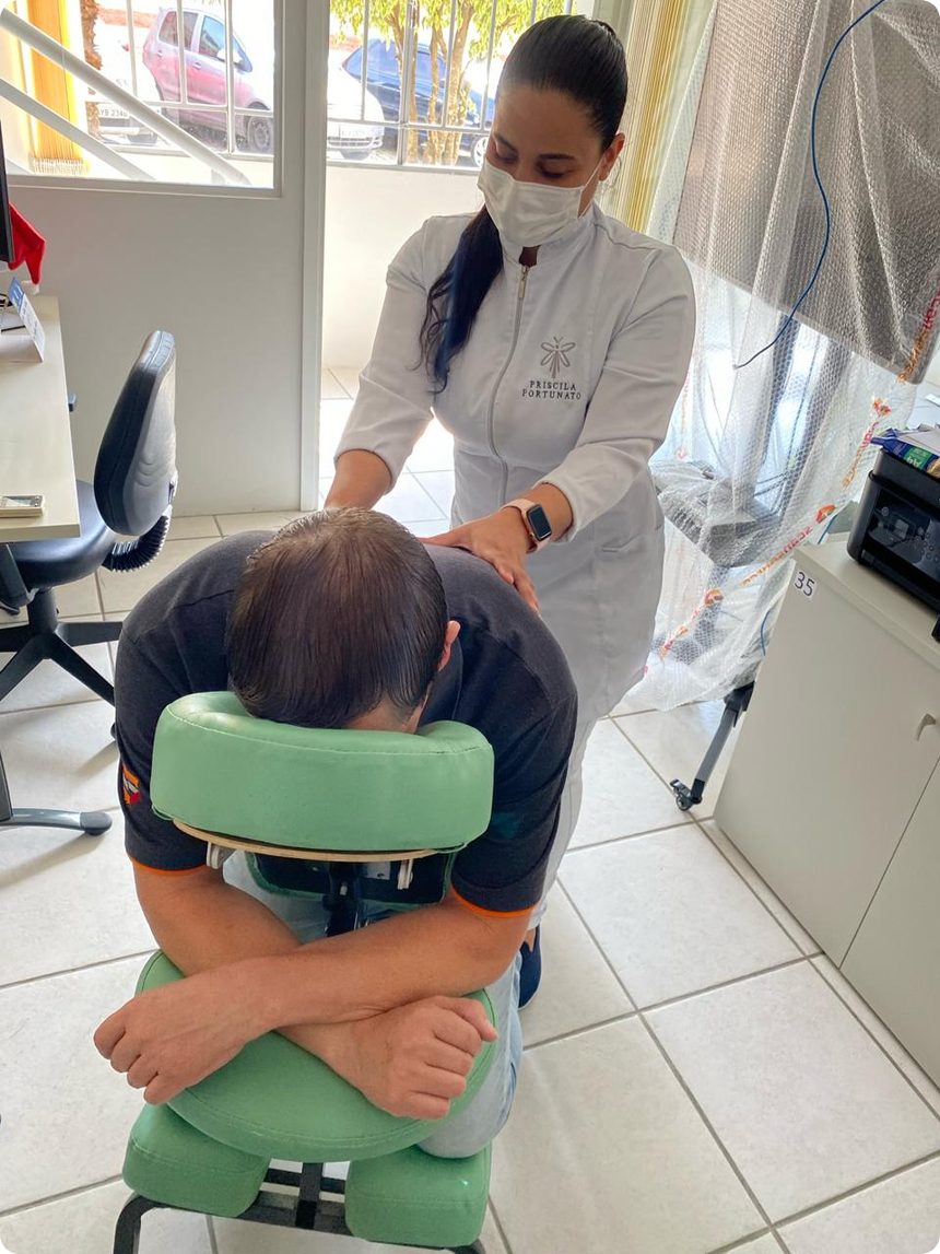 Quick massage em ação: alívio em cerca de 15 minutos, sentado e sem tirar a roupa